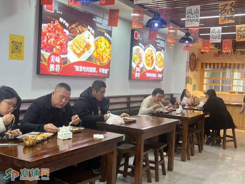 W苏家屯孔雀城餐饮店出兑4.5万包2个月房费装修好有地下室图4