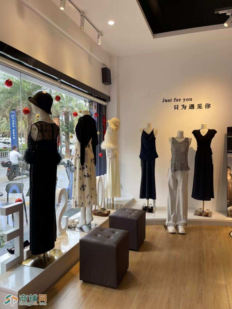 W龙岗区平湖融湖中心城旺铺服装店转让图2
