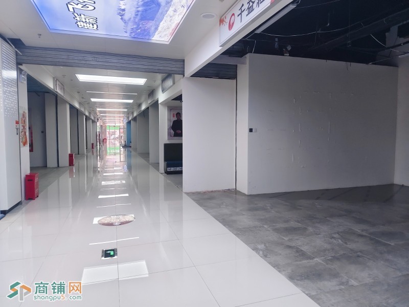 编号2537新华区摩卡小镇100平临街店铺出租图1