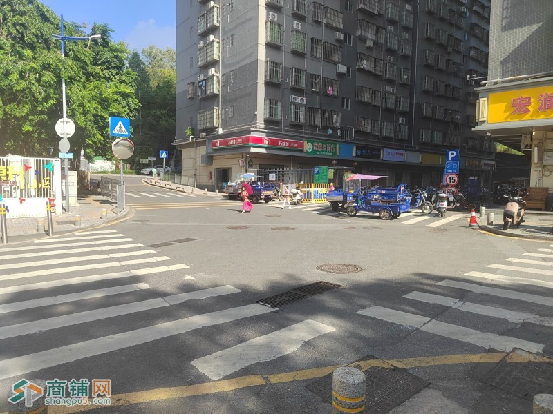 深圳龙华福城街道大水坑二村万佳美便利店旺铺转让W图3