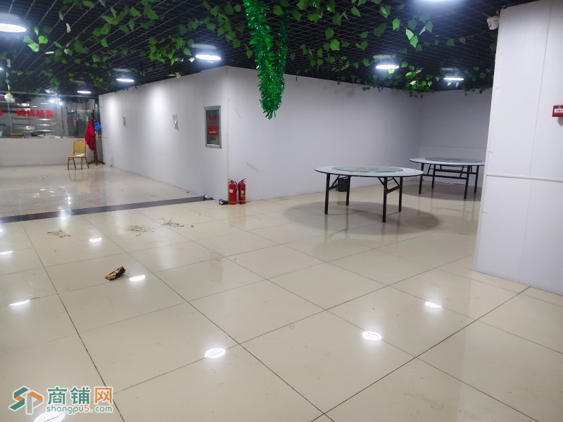 新华区解放东路与黄河东路交叉口临街负一层1100平场地出租可分租图1