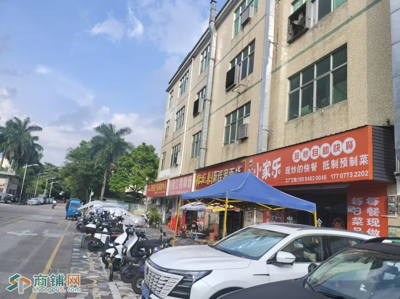 w坪山，小家乐现炒自助快餐。图1