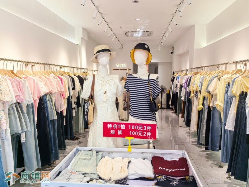 W宝安区松岗罗曼可品牌女装店.黄金旺铺.带货整体转让图2