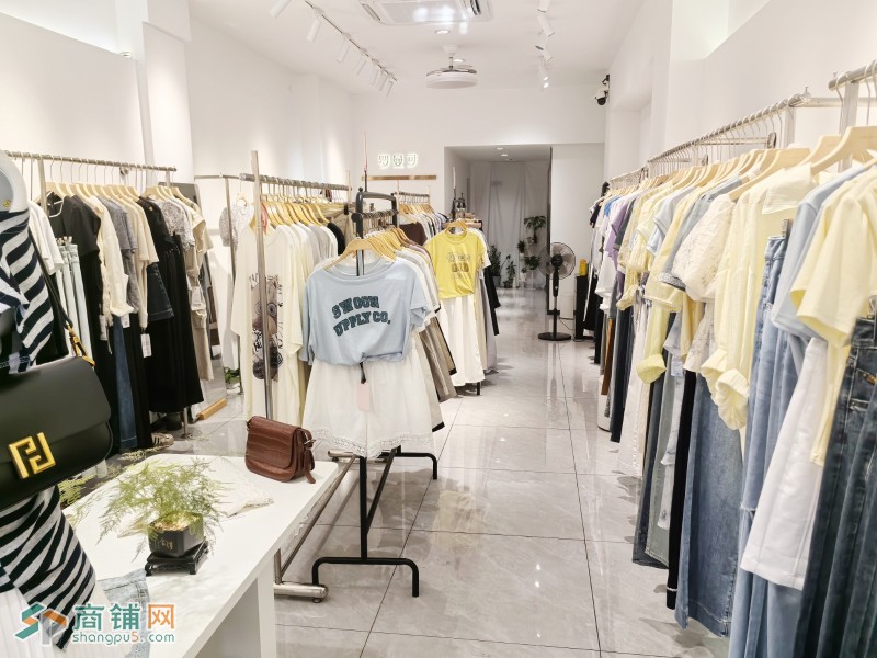 W宝安区松岗罗曼可品牌女装店.黄金旺铺.带货整体转让图4