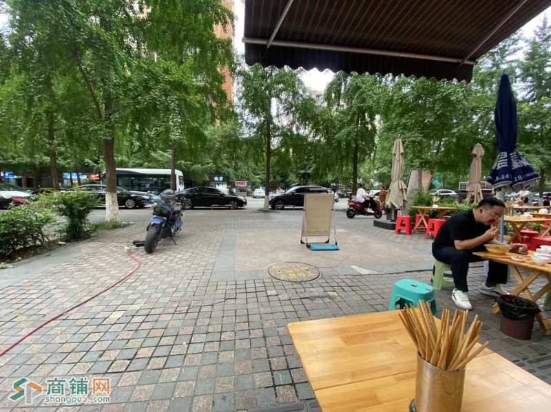 成都东郊记忆4万人小区房东出租可餐饮可外摆图3