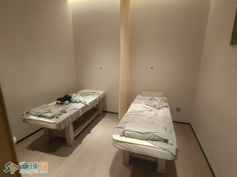 W龙华区壹城中心华盛珑悦一楼商铺业主直招/美容/养生/按摩/商铺低价招租图4