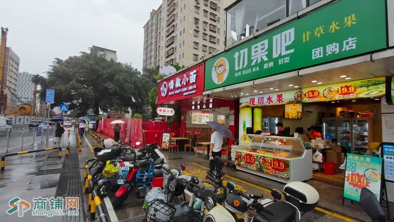 W龙华民治地铁口嗨椒小面转让图3