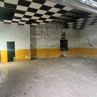 深圳龙岗龙城广场旺铺招租，门口有免费车位15个三档门面150方，之前做汽车美容的