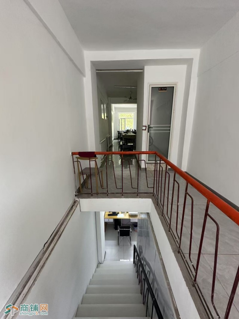 大东区107中学旁 临街商铺100平一二楼精装出兑图5