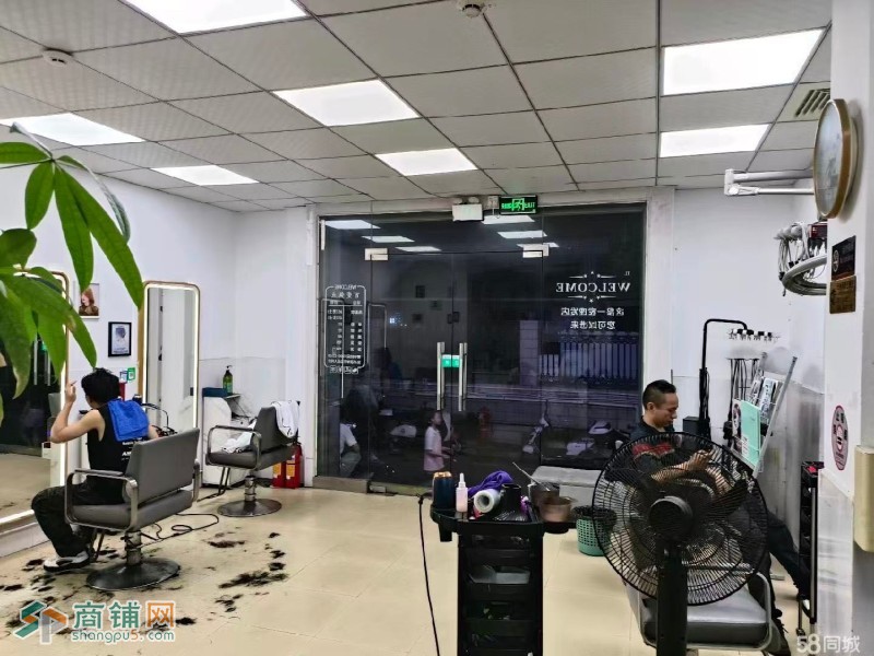 W深圳光明区玉律学校旁30米，百变焦点美发店旺铺转让图3