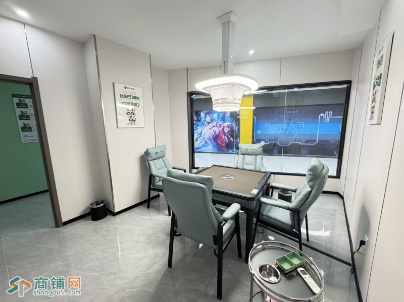 W龙华四个朋友品牌店急转图3