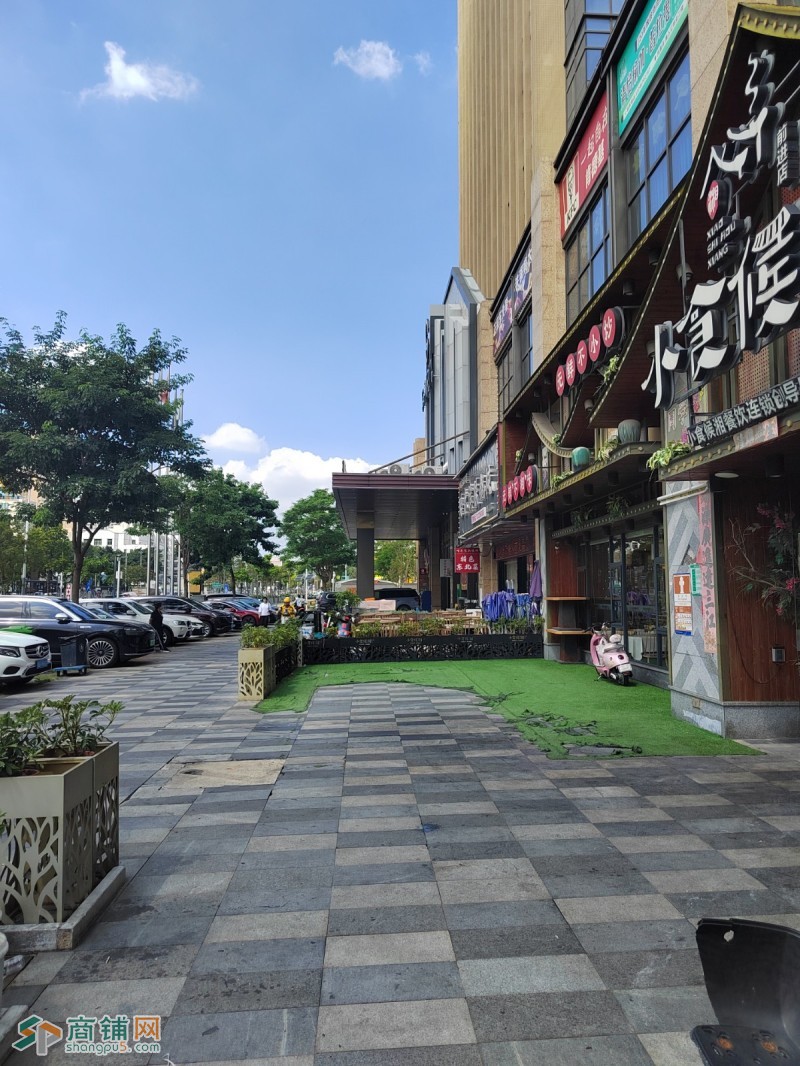 深圳宝安西乡宝田一路地铁口旁凤凰天誉.小食候湘(前进店)旺铺转让W图2