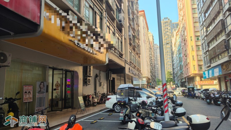 W宝安松岗地铁口美容美甲店整体优价转让图3