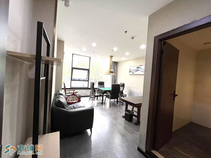 w龙华区 雅居湖北菜 旺铺转让图4