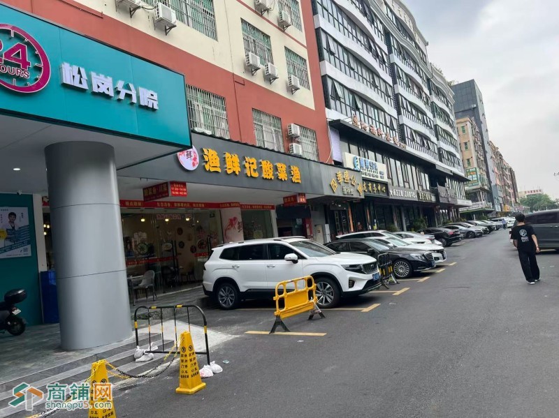 W宝安松岗村口位置写字楼旁餐饮店转让图3