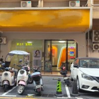 W宝安松岗地铁B口旁美容店低价急转