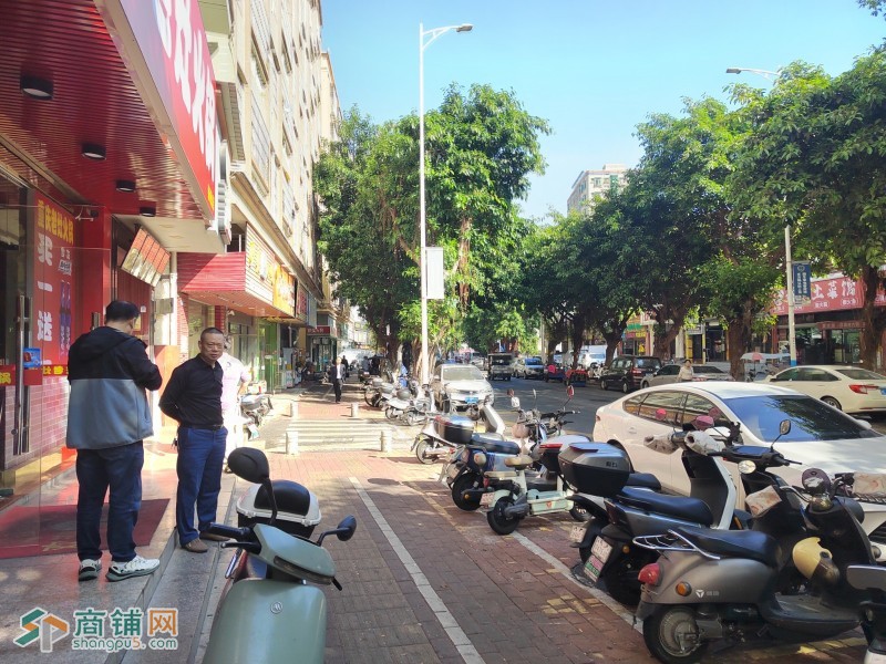 W深圳宝安福永新田社区.重庆老灶火锅(新田大道店)旺铺转让图2