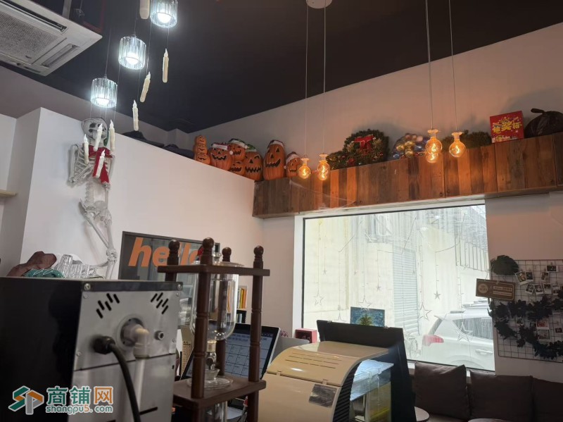W福田区八卦岭地铁口咖啡店低价转让图4