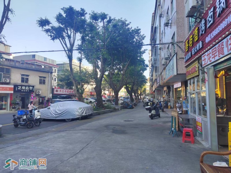 W龙岗区爱联地铁口B出口.新屯村玉龙汤粉快餐店旺铺转让图2