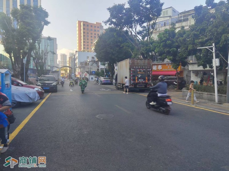 W龙岗区爱联地铁口B出口.新屯村玉龙汤粉快餐店旺铺转让图4