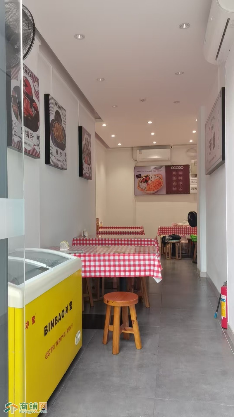 W南山区塘朗地铁D出口宝能环球汇旁芳姨糖水铺低价出租图4