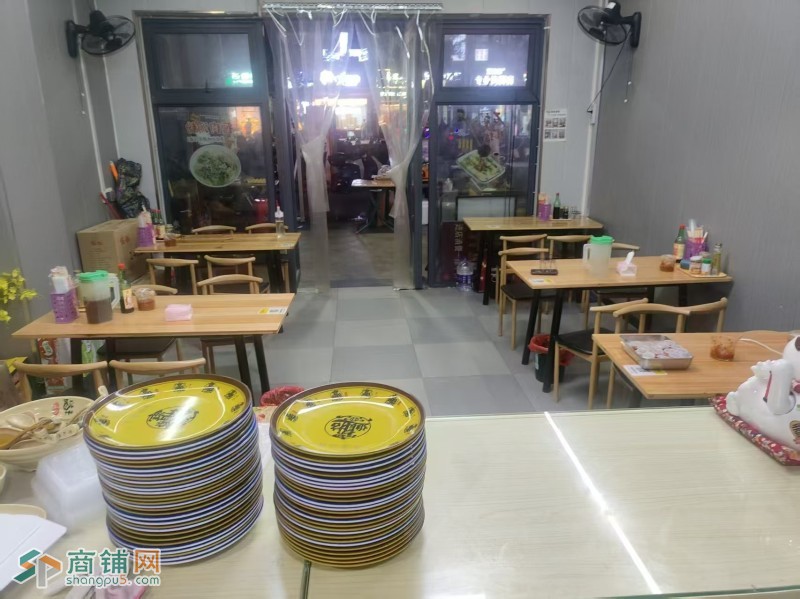 W光明区公明广场地铁口旁餐饮铺转让图4